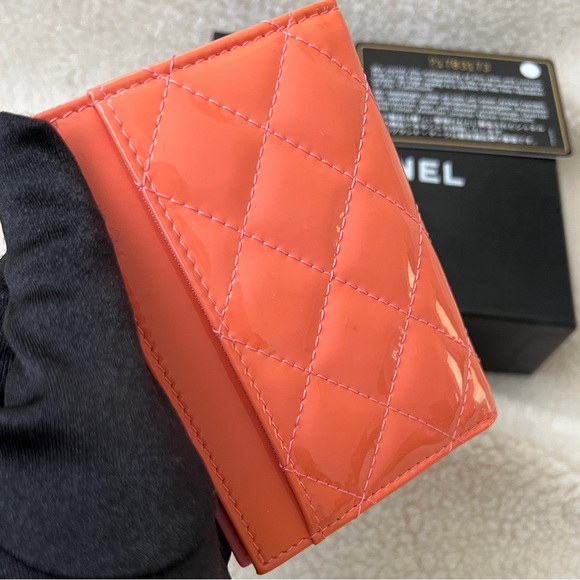 Auth Chanel Coral Pink Patent Leather Bi-Fold Card Case w/ Silver Hardware - Picture 6 of 13